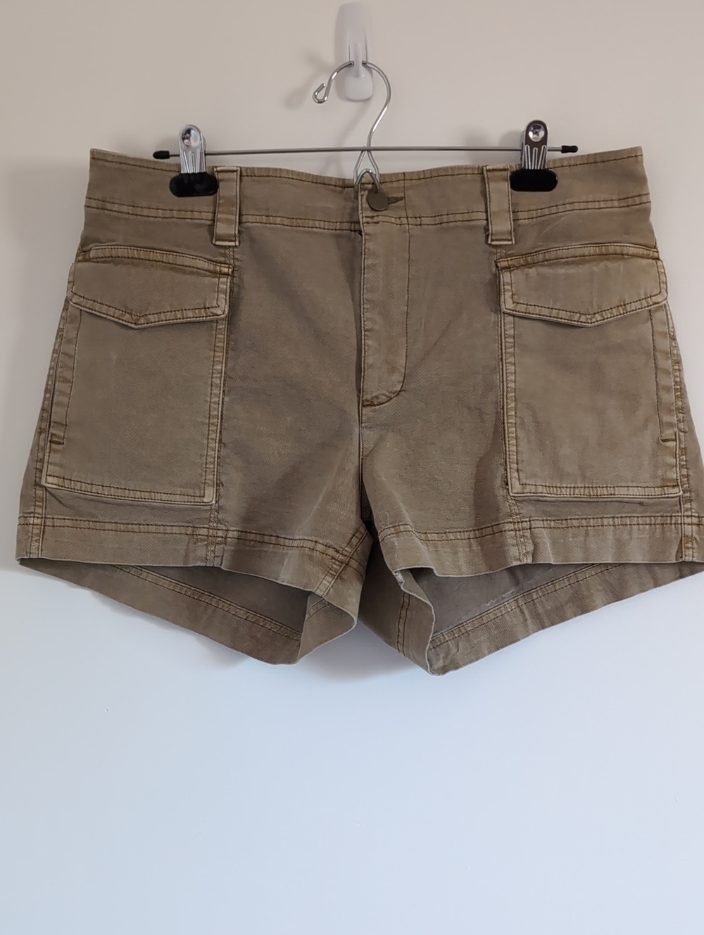 Old Navy Olive-Tan Cargo Shorts with Front Flap Pockets